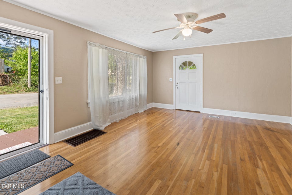 Photo #17: 617 Carson Street