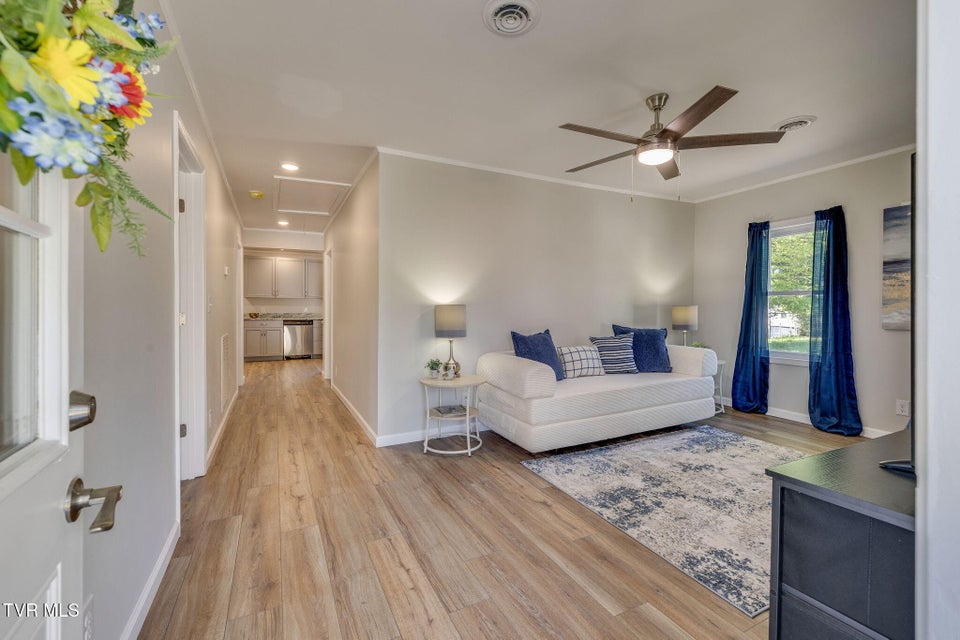 Photo #5: 112 Melrose Street