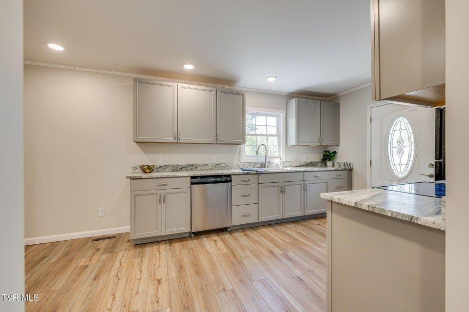 Photo #8: 112 Melrose Street