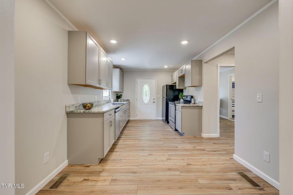 Photo #12: 112 Melrose Street