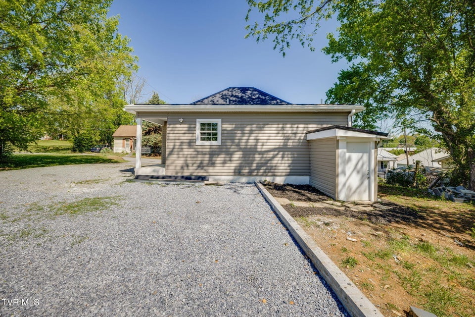 Photo #25: 112 Melrose Street