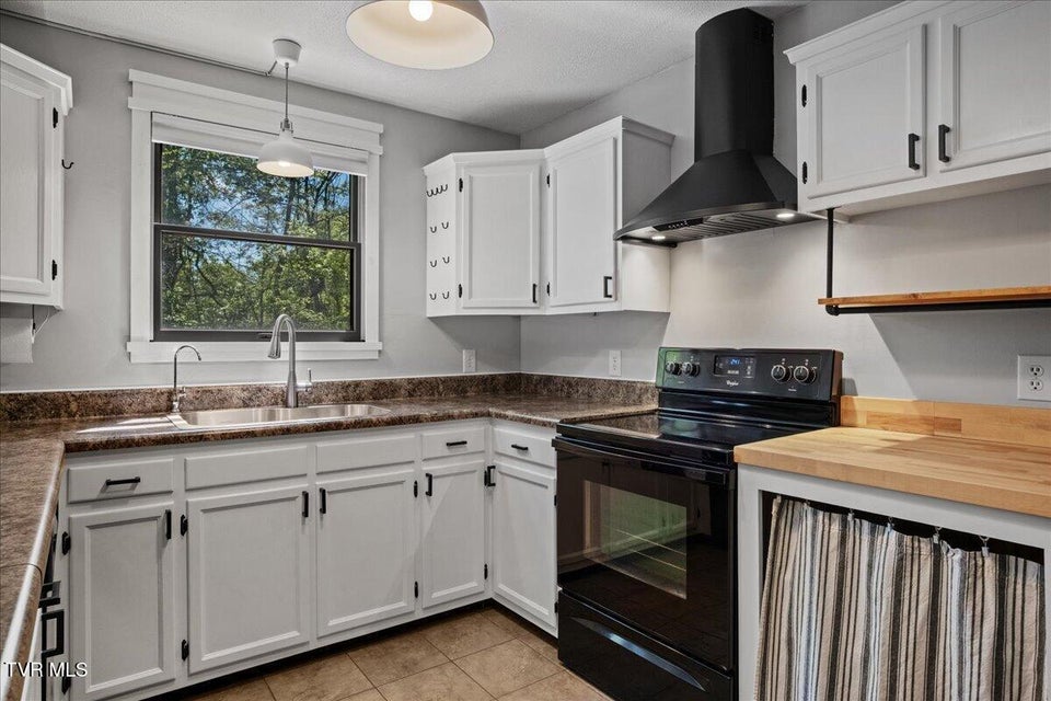 Photo #16: 470 Shady View Road