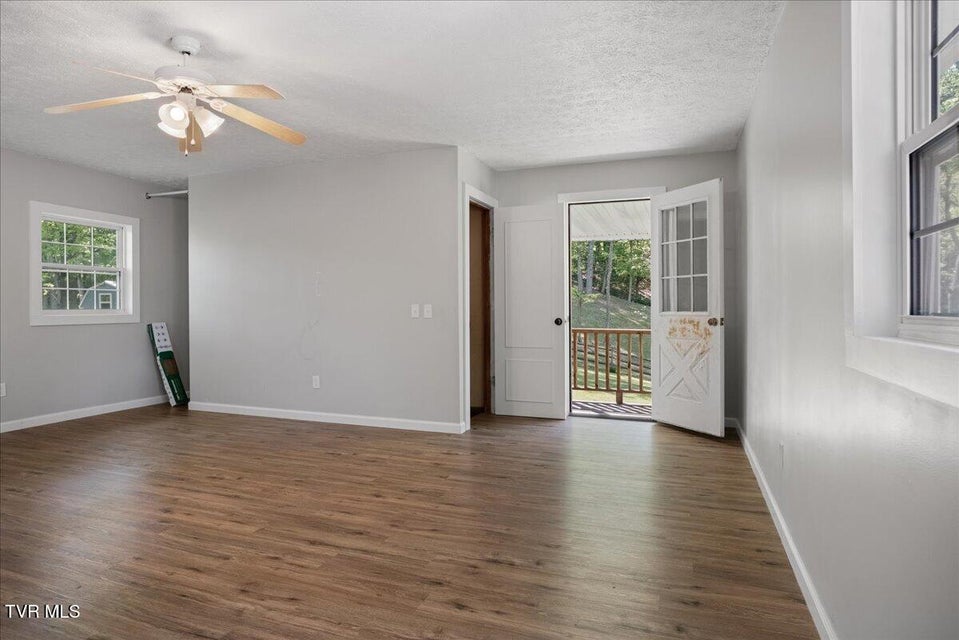 Photo #33: 470 Shady View Road