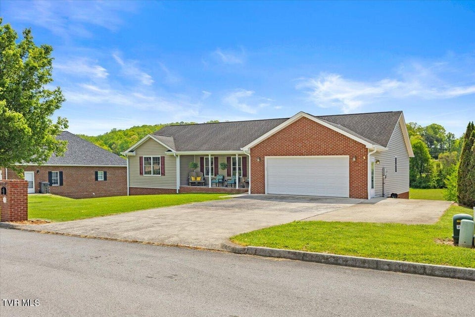 Photo #2: 151 Sunnyfield Drive