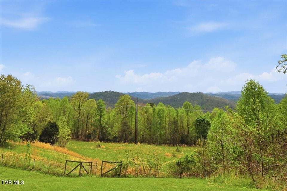 Photo #27: 206 Prospect Road