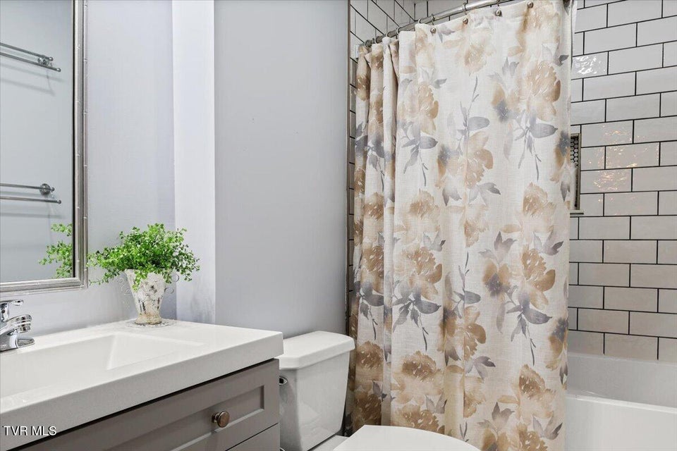 Photo #33: 1305 Knob Creek Road