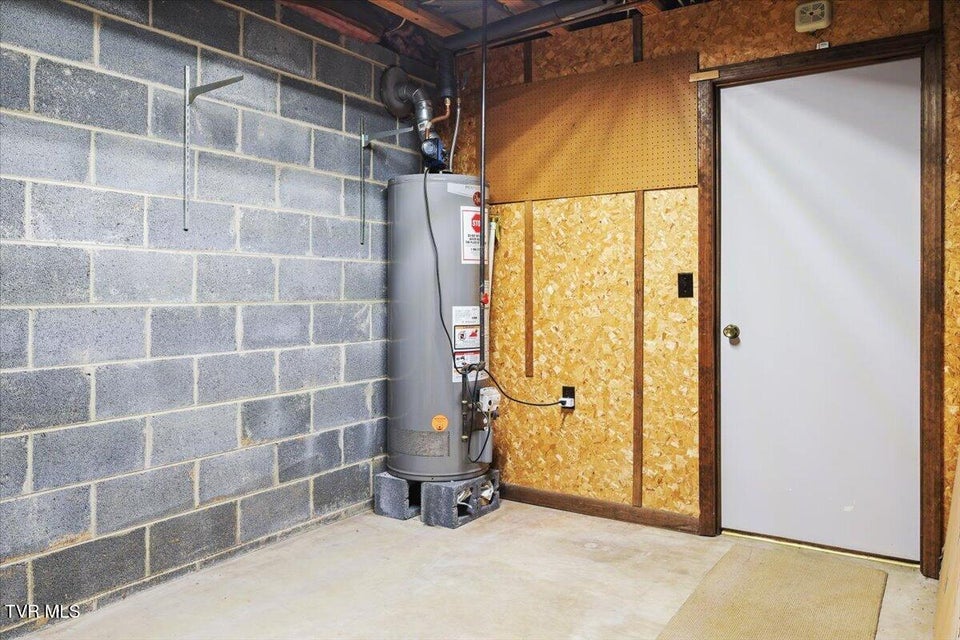 Photo #45: 1305 Knob Creek Road