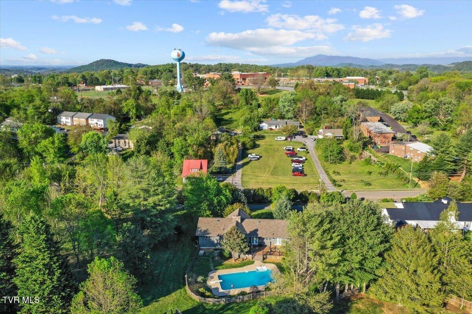 Photo #53: 1305 Knob Creek Road