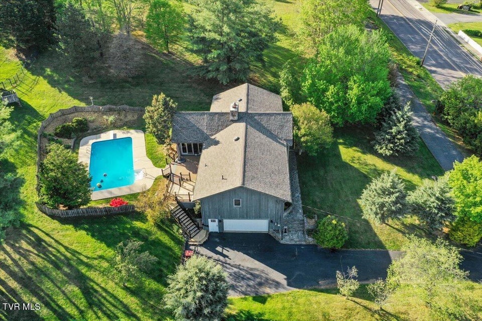 Photo #55: 1305 Knob Creek Road