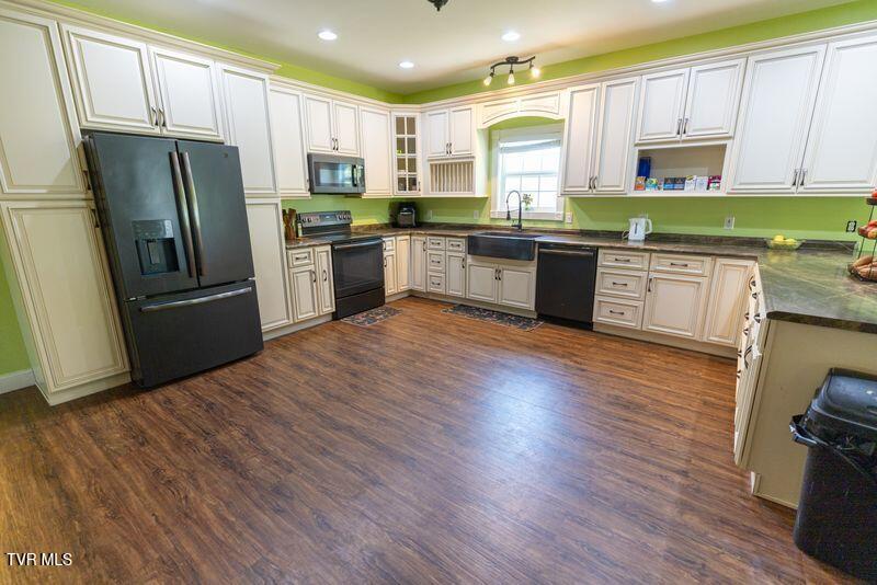 Photo #6: 192 Blueberry Hill Drive