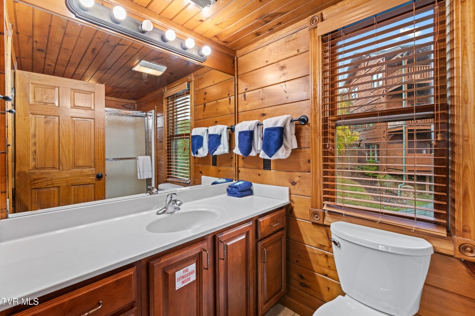 Photo #40: 820 Great Smoky Way