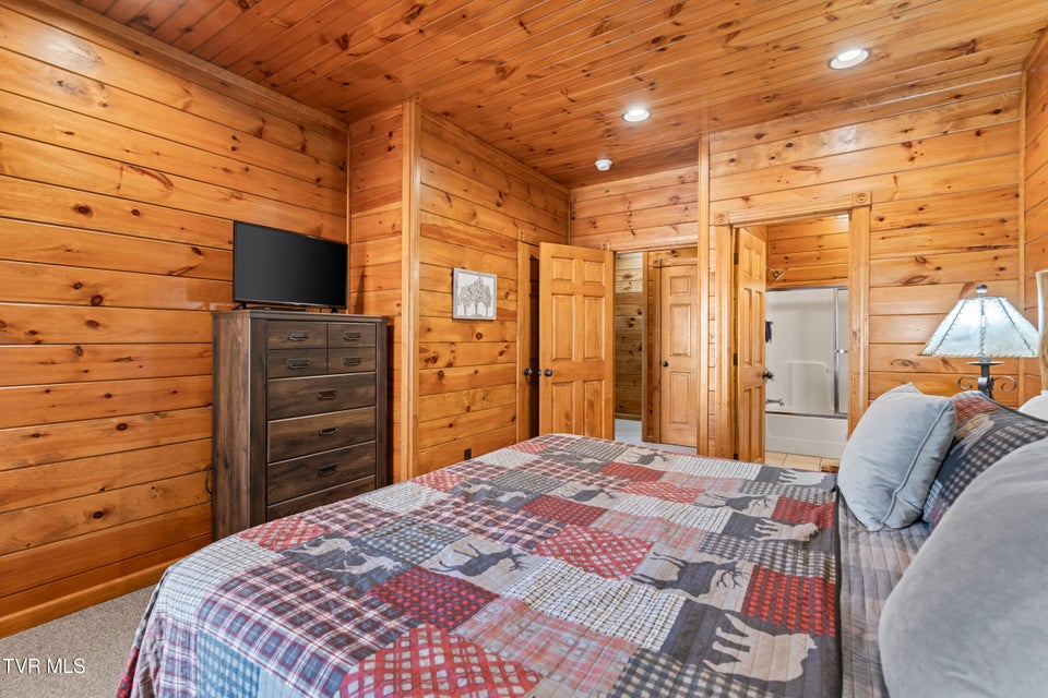 Photo #44: 820 Great Smoky Way