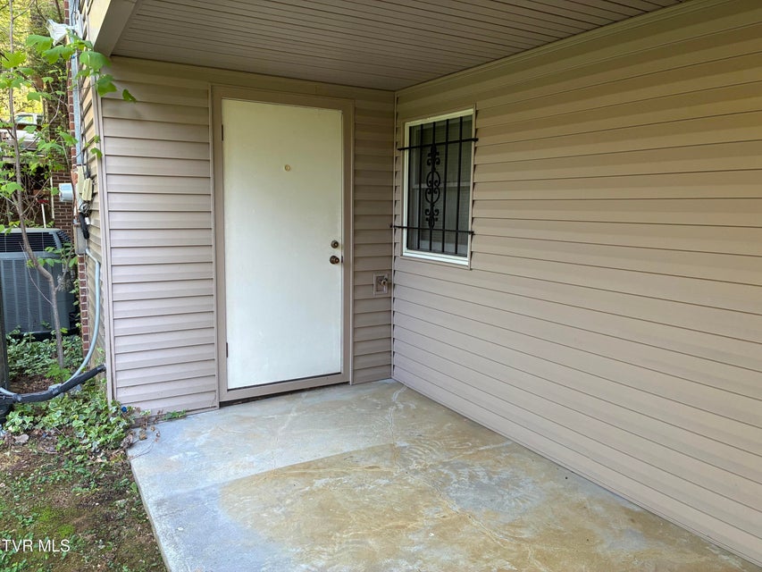 Photo #31: 1833 Presswood Road