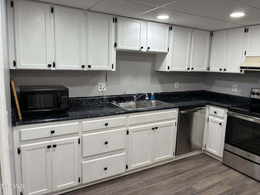 Photo #4: 1833 Presswood Road