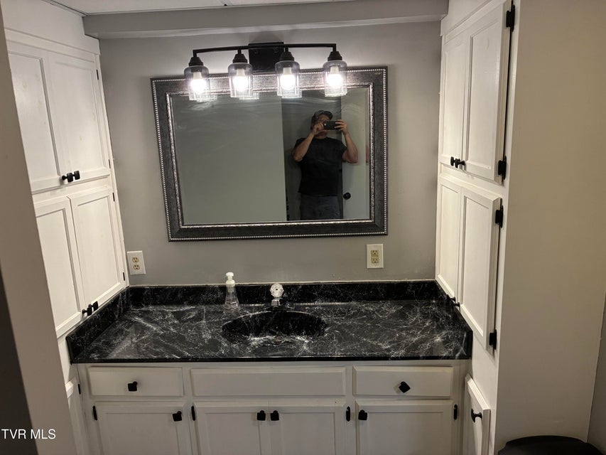 Photo #16: 1833 Presswood Road