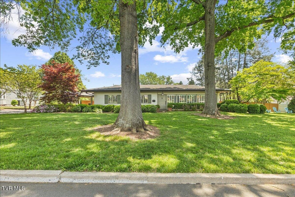 Photo #4: 802 Mountain View Circle