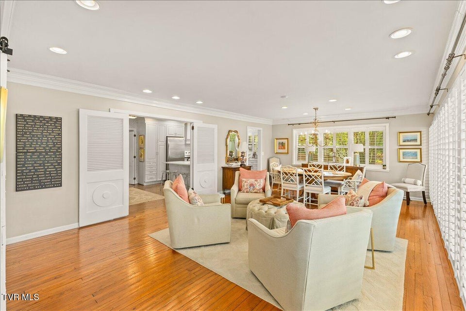 Photo #7: 802 Mountain View Circle