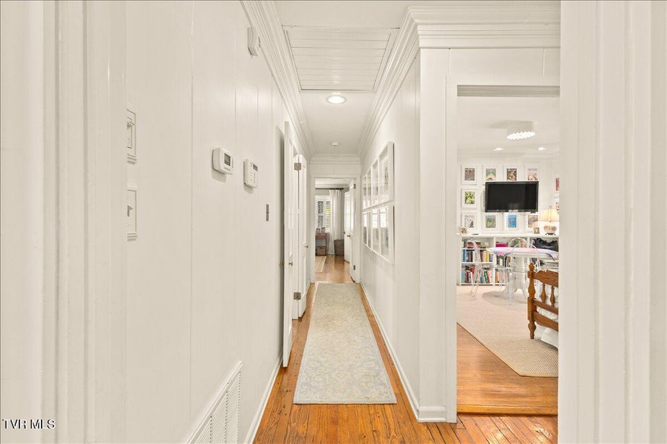 Photo #14: 802 Mountain View Circle