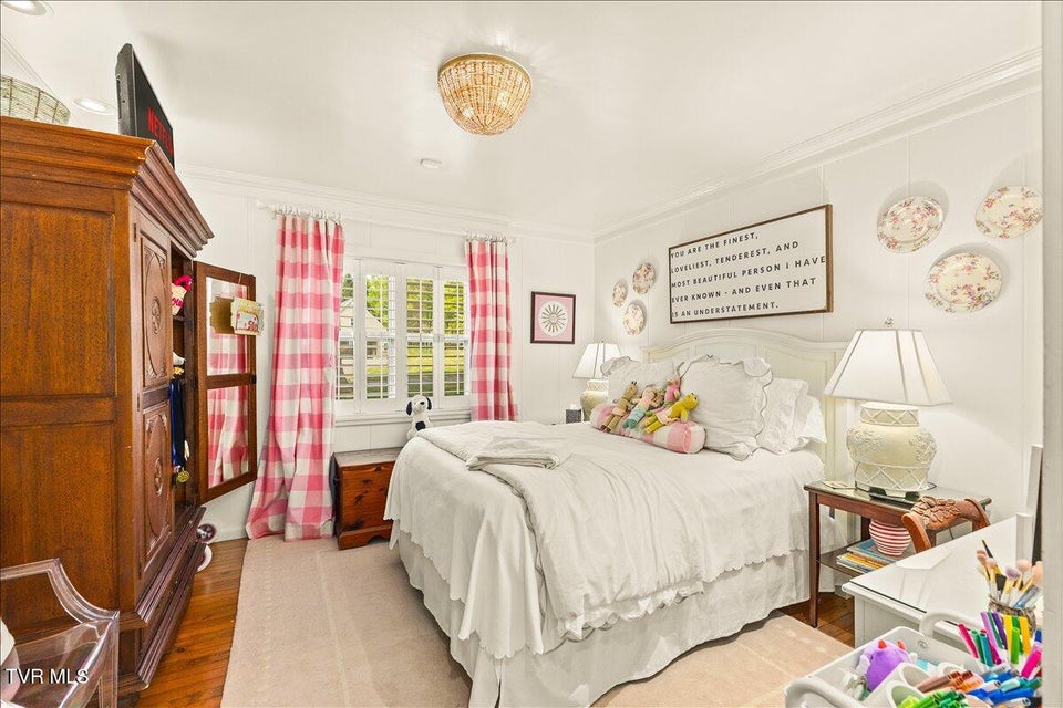 Photo #15: 802 Mountain View Circle