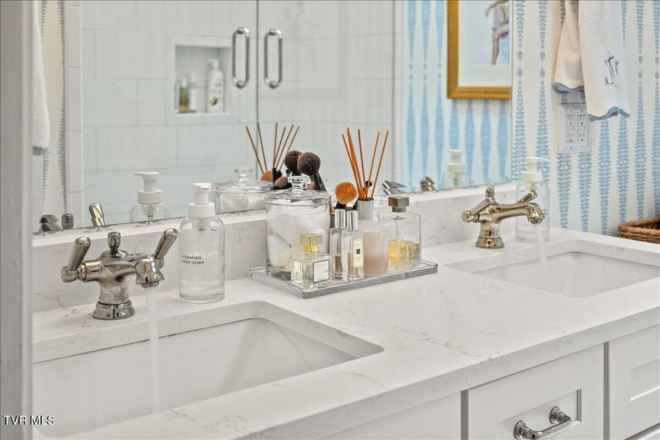 Photo #21: 802 Mountain View Circle