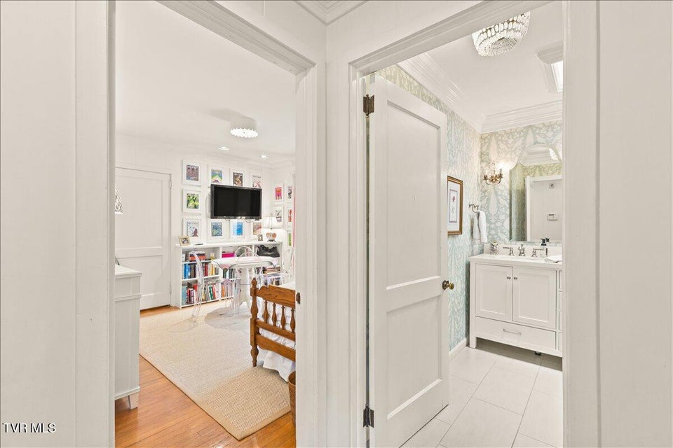 Photo #26: 802 Mountain View Circle