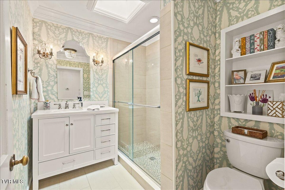 Photo #27: 802 Mountain View Circle