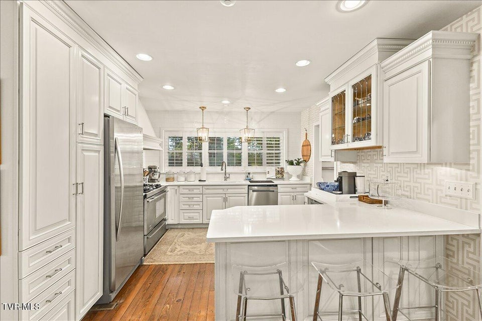 Photo #32: 802 Mountain View Circle