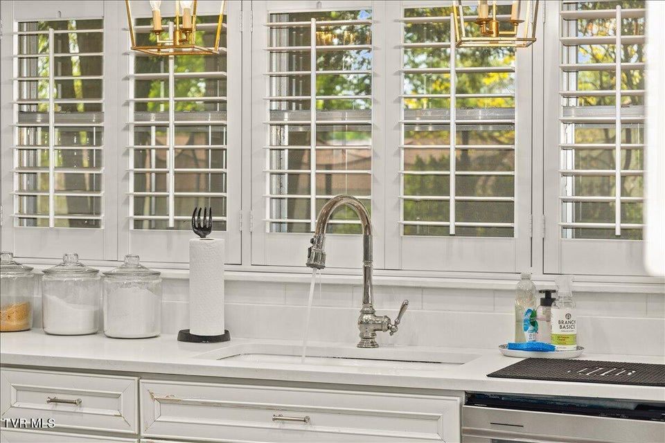 Photo #34: 802 Mountain View Circle