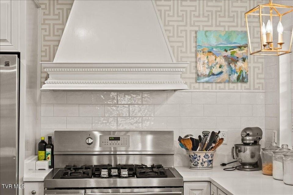 Photo #35: 802 Mountain View Circle