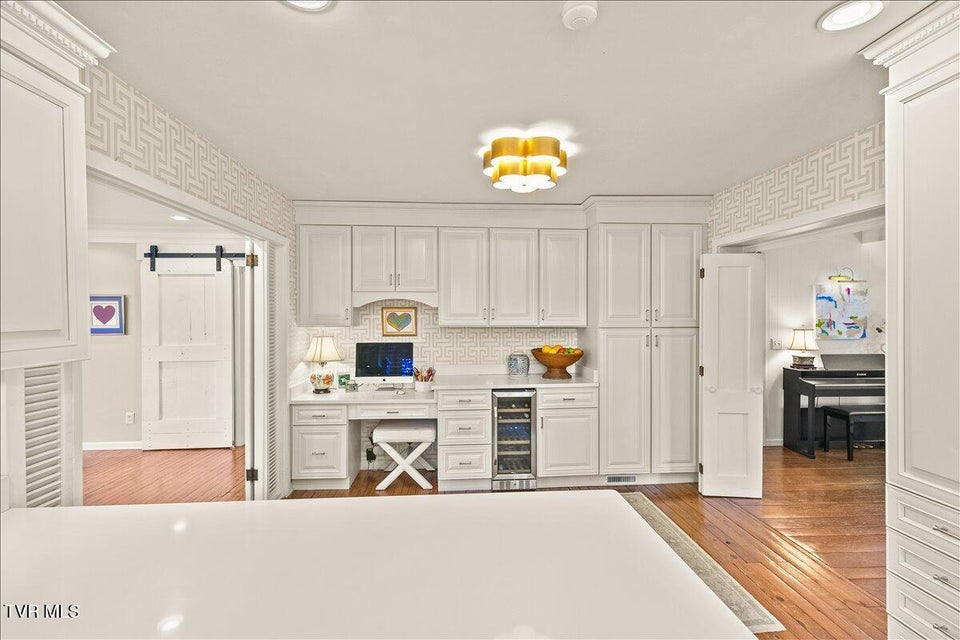 Photo #37: 802 Mountain View Circle