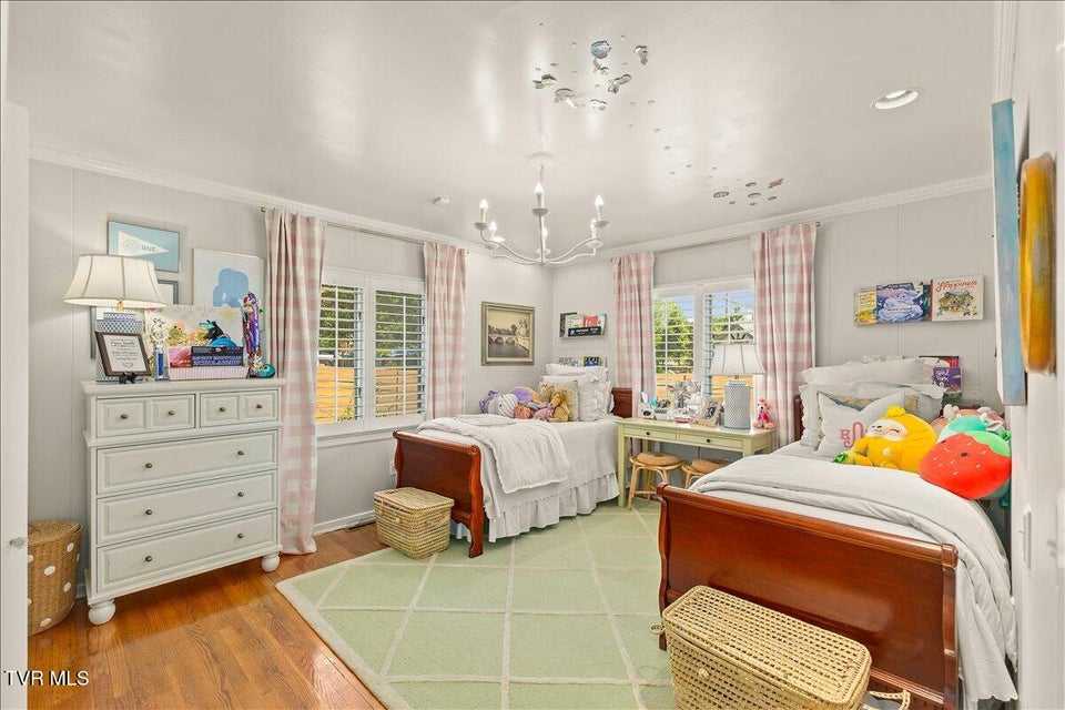 Photo #46: 802 Mountain View Circle