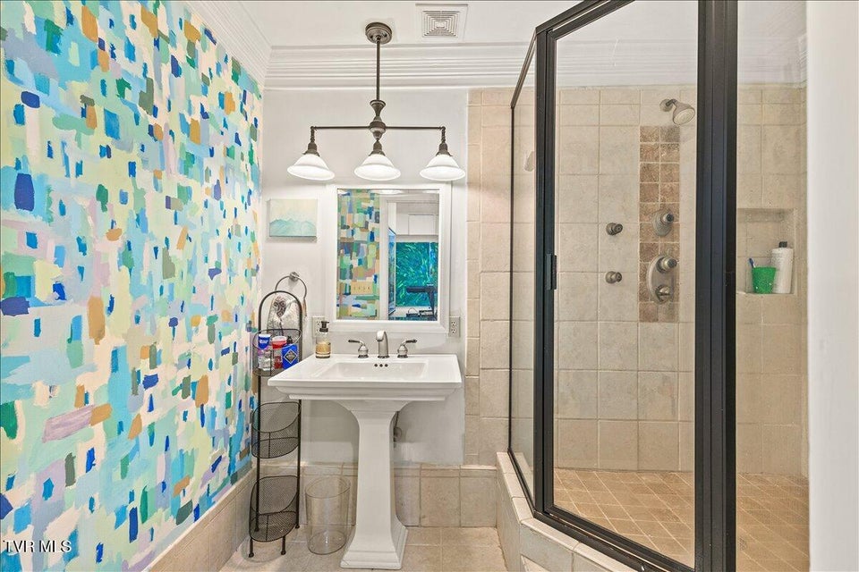 Photo #56: 802 Mountain View Circle