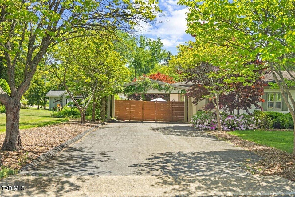 Photo #61: 802 Mountain View Circle