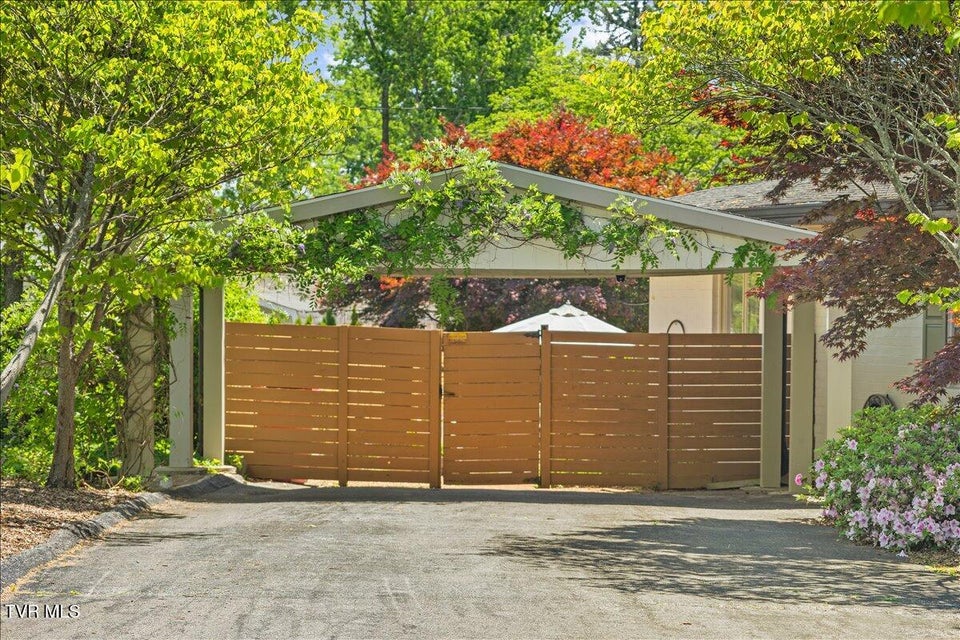 Photo #62: 802 Mountain View Circle