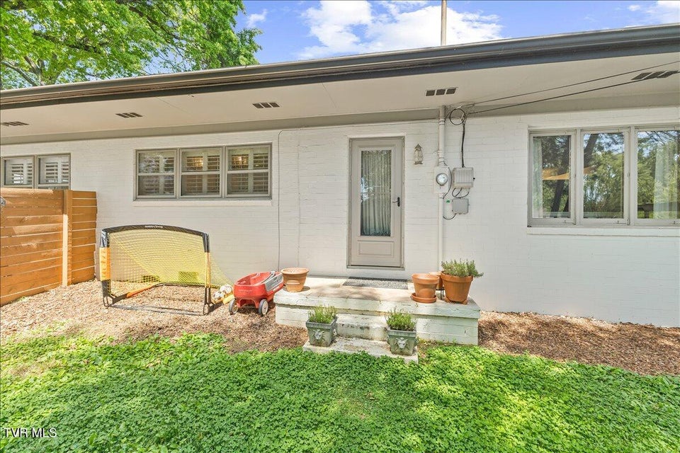 Photo #72: 802 Mountain View Circle