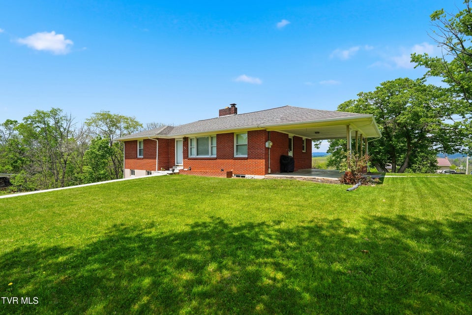 Photo #2: 26 Wh Short Street