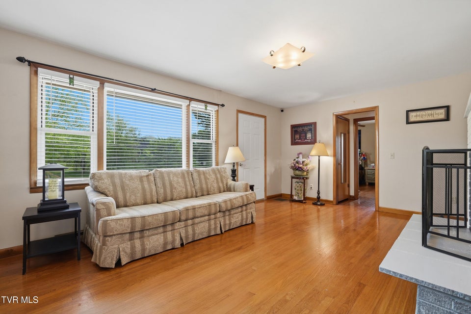 Photo #10: 26 Wh Short Street