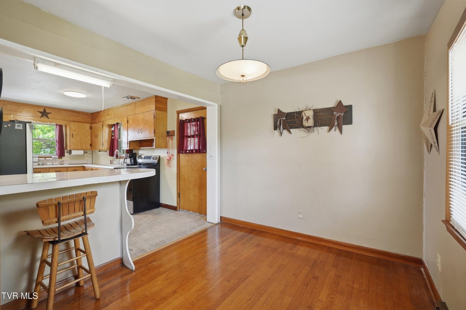 Photo #12: 26 Wh Short Street