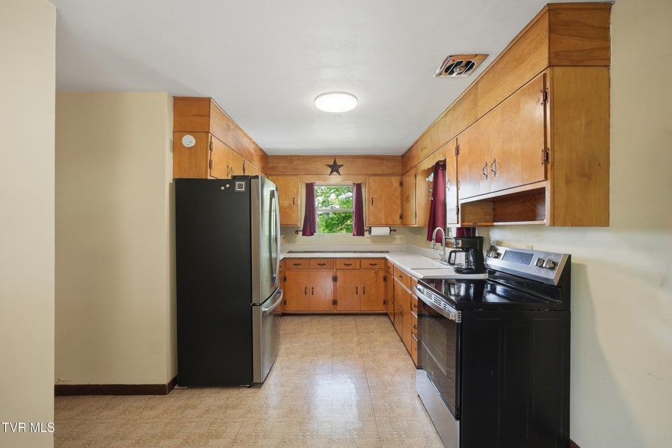 Photo #14: 26 Wh Short Street