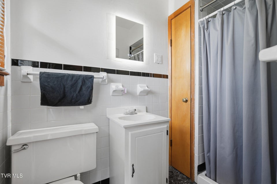 Photo #21: 26 Wh Short Street