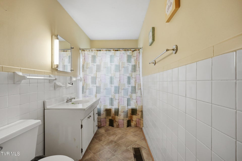 Photo #24: 26 Wh Short Street