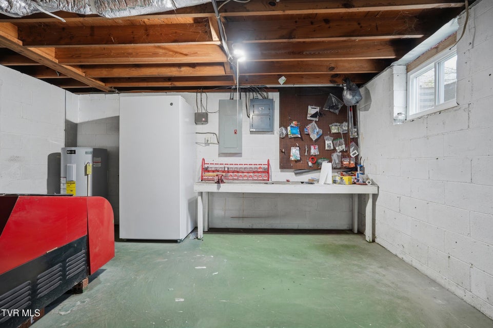 Photo #37: 26 Wh Short Street