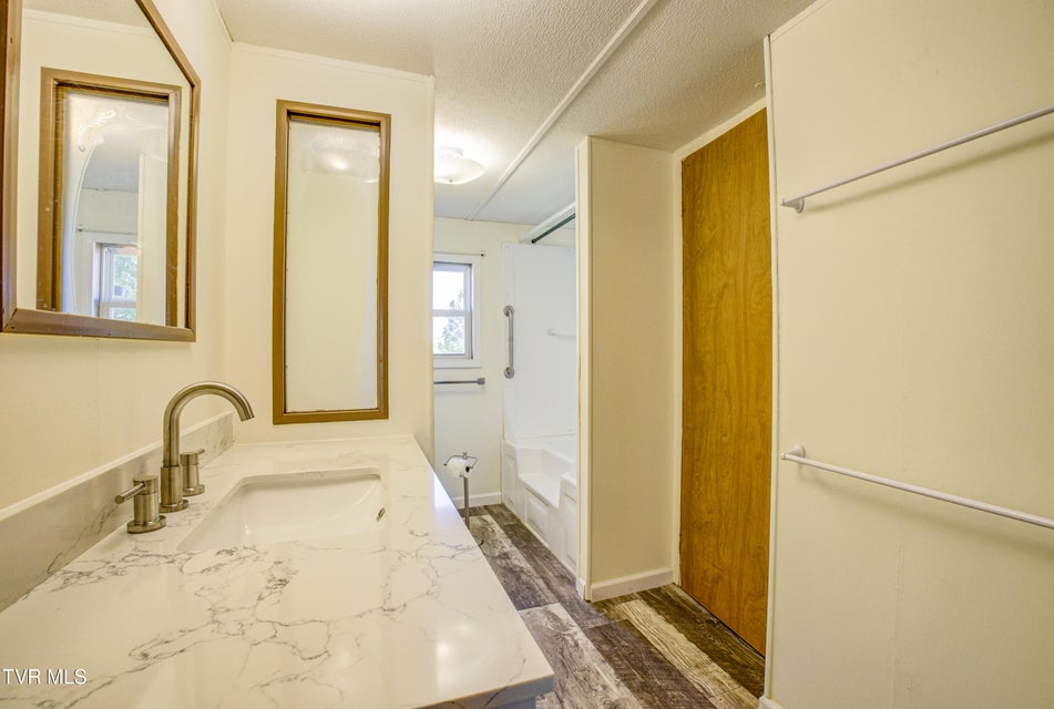 Photo #34: 475 White Sands Road