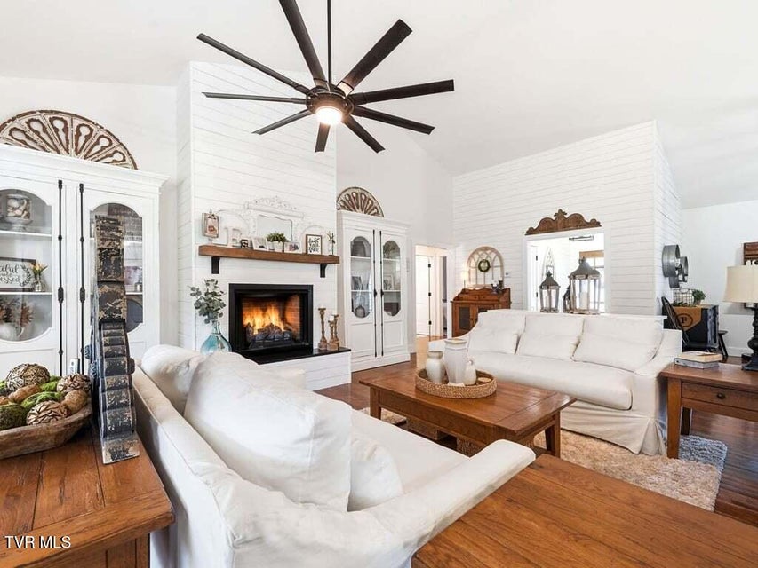 Photo #9: 220 Misty View Circle