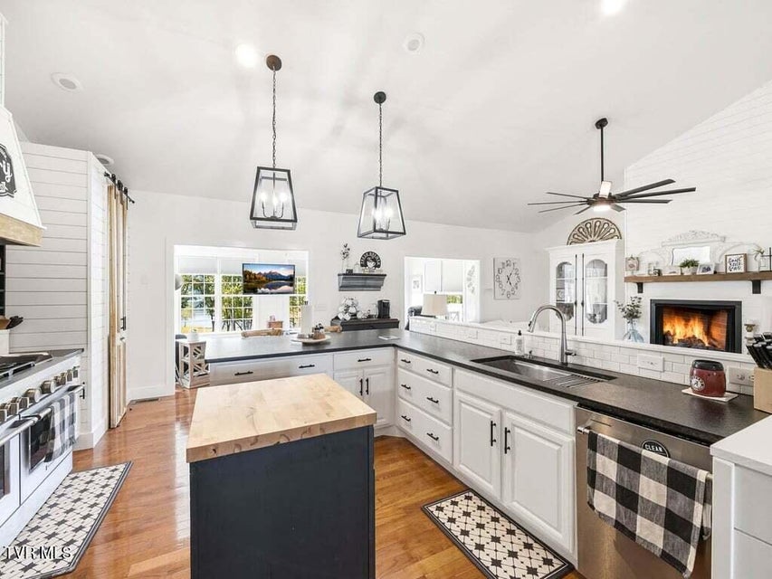 Photo #12: 220 Misty View Circle