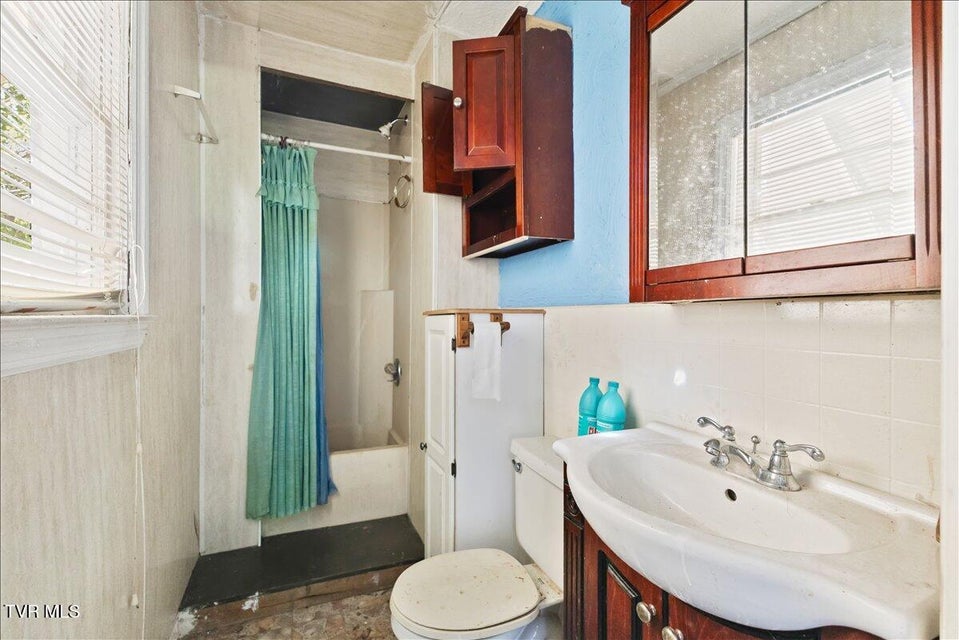 Photo #15: 143 Mustang Street