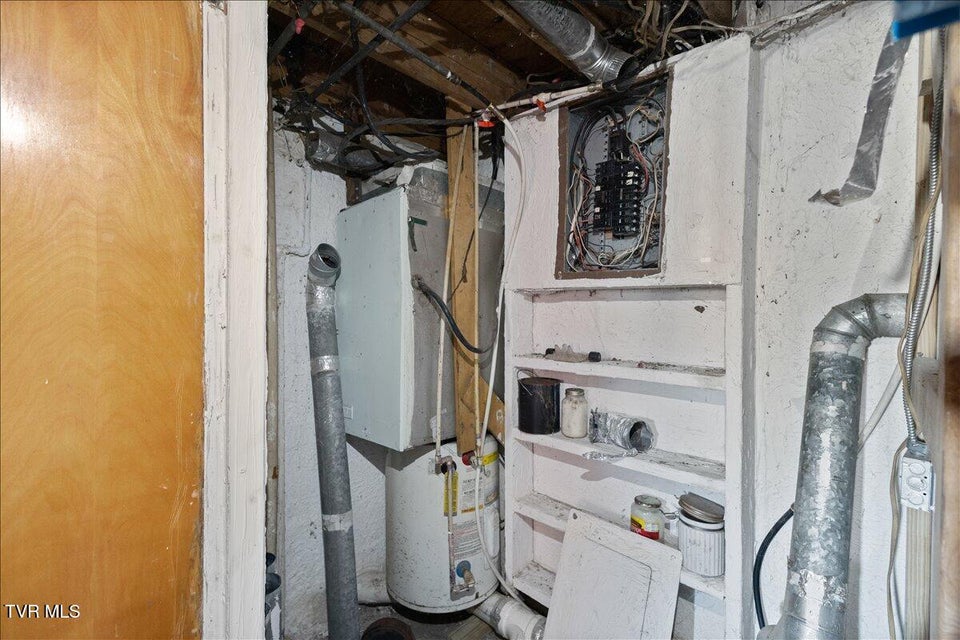 Photo #26: 143 Mustang Street