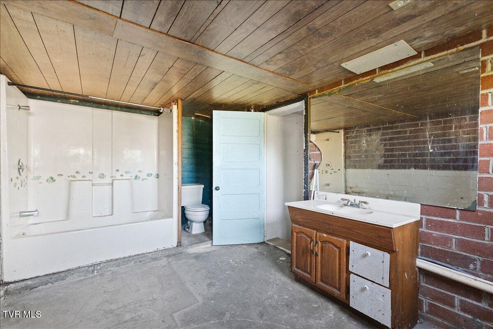 Photo #27: 143 Mustang Street