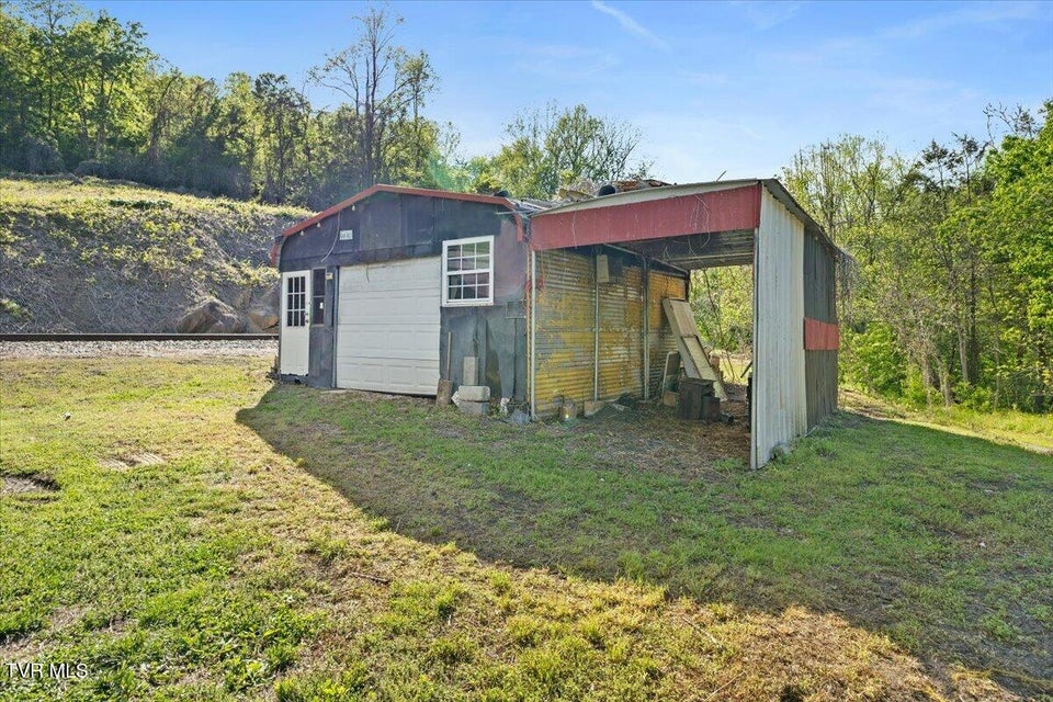 Photo #31: 143 Mustang Street