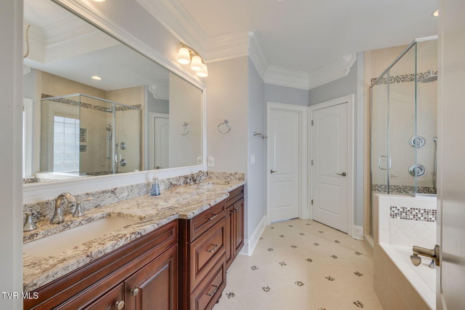 Photo #25: 5079 Rose Gardens Circle